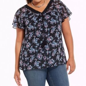 Torrid Women's Black Floral Print Lace Inset Shirt Short Sleeve Size Large 0X.